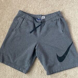 Nike men’s shorts small spot